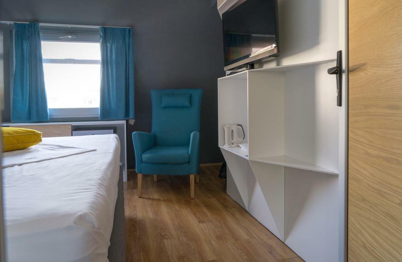 סקופיה Transit Hotel Central מראה חיצוני תמונה