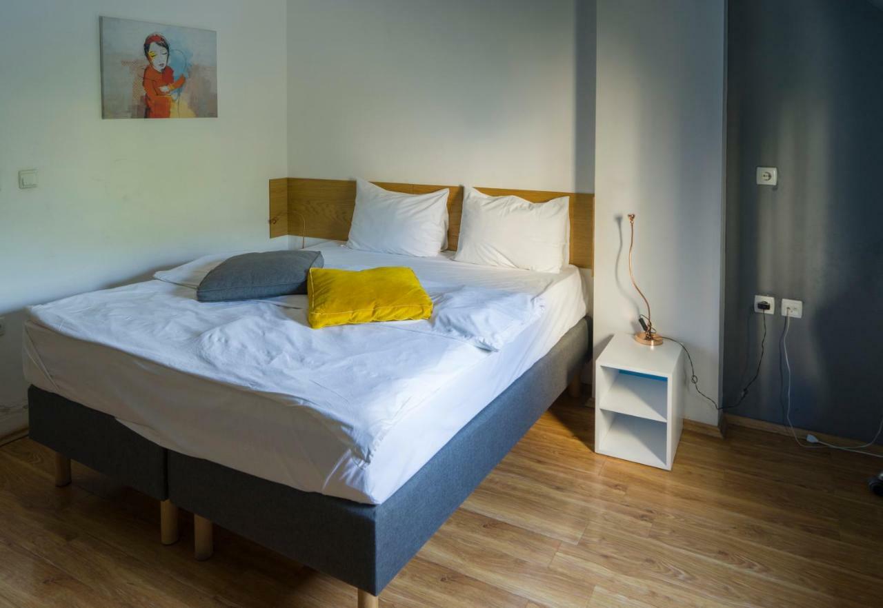 סקופיה Transit Hotel Central מראה חיצוני תמונה