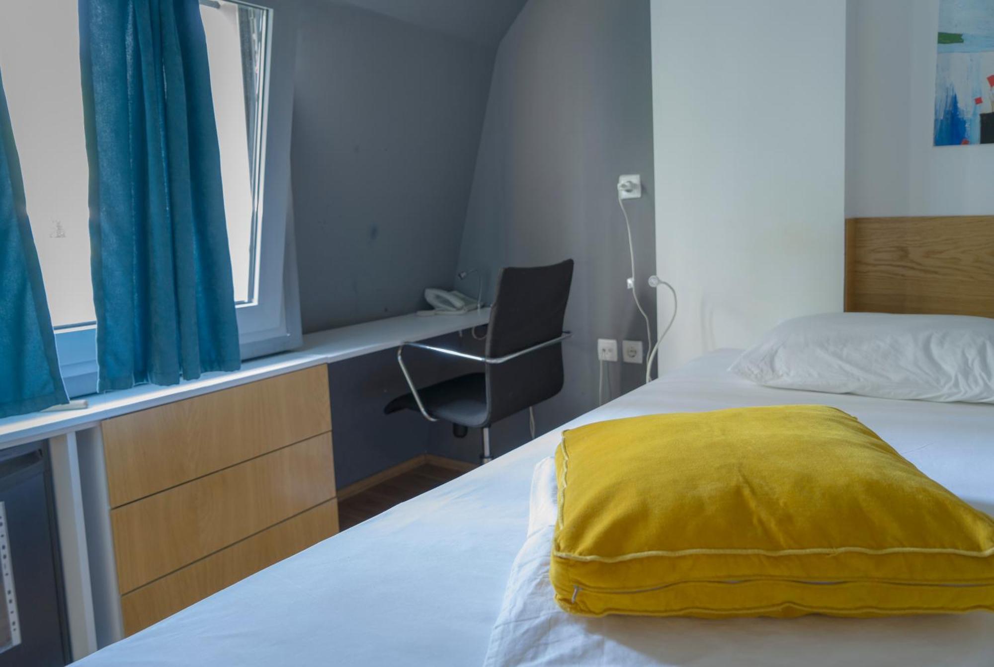 סקופיה Transit Hotel Central מראה חיצוני תמונה