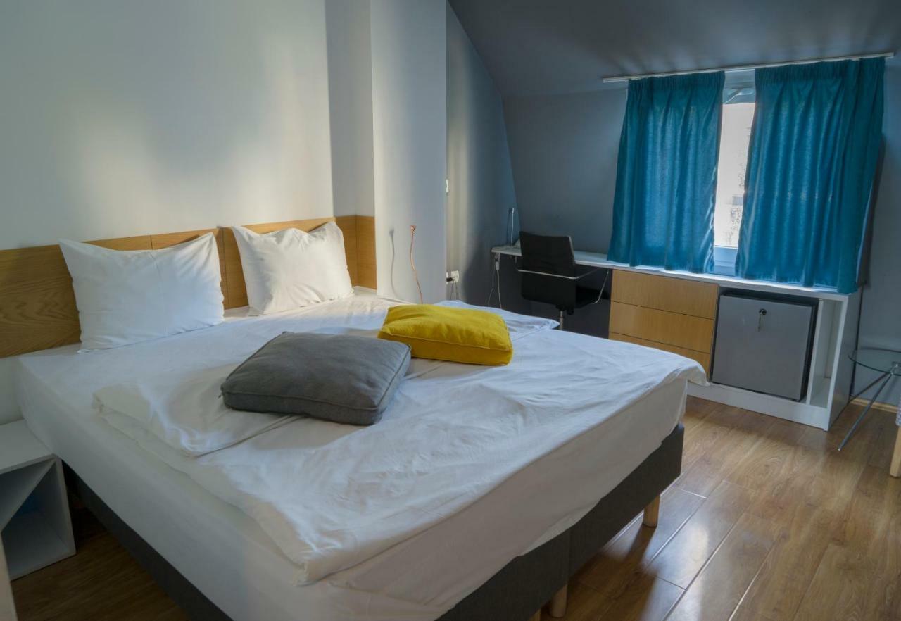 סקופיה Transit Hotel Central מראה חיצוני תמונה