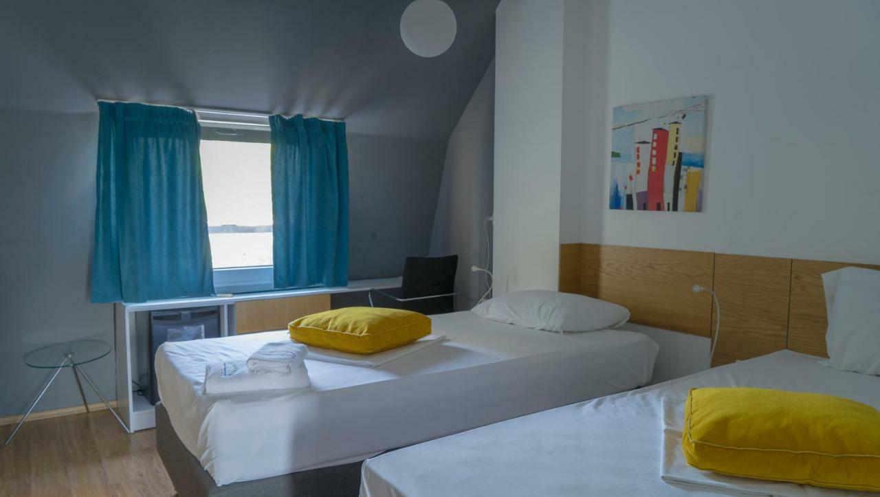 סקופיה Transit Hotel Central מראה חיצוני תמונה