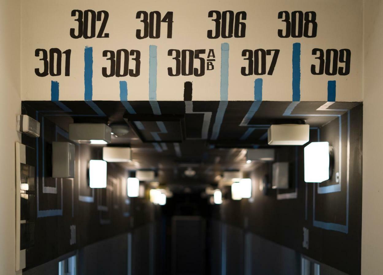 סקופיה Transit Hotel Central מראה חיצוני תמונה